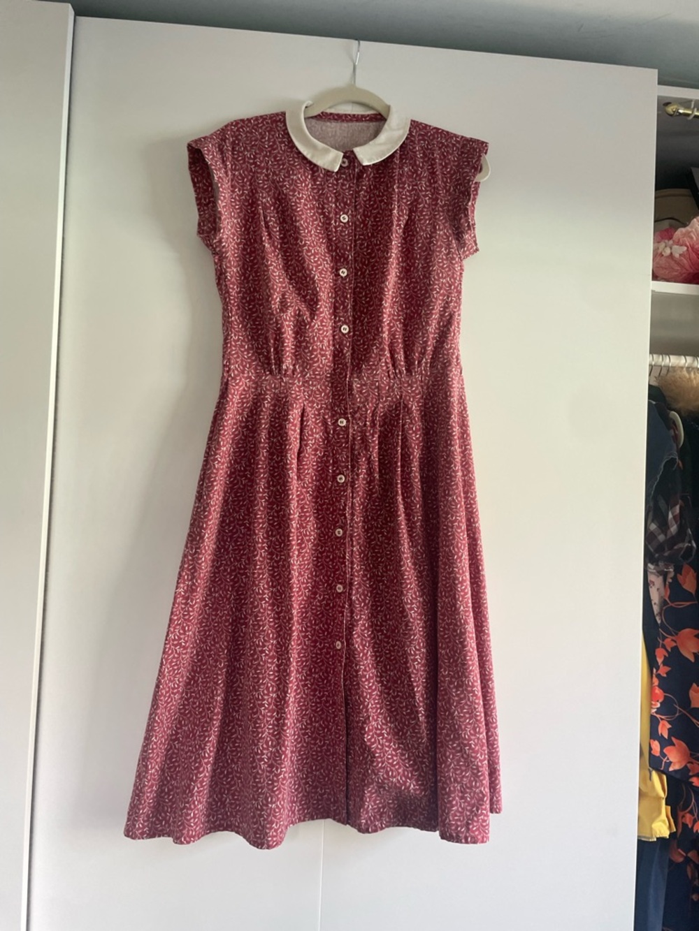 1980s Button-Front Midi Floral Dress with White Collar - Picture 2 of 11